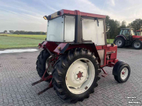Tracteur International 633 2WD CABINE 3 CIL. STUURBEKRACHTIGING