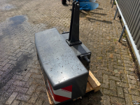 Autres équipements pour rue, entretien des accotements et des fossés  Fendt 2500kg frontgewicht