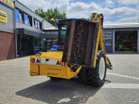 Tracteur pour vignes et vergers New Holland Boomer 3050 met Bos Maaiarm