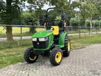 Tracteur pour vignes et vergers John Deere 3038E