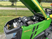 Tracteur pour vignes et vergers John Deere 3038E
