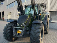 Tracteur Valtra N155 Tractor met voorlader