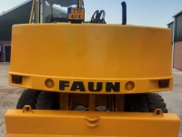 Pelles sur pneus Faun 1015
