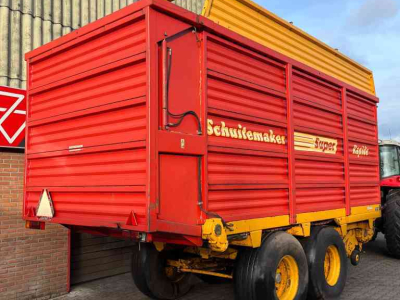 Autochargeuse Schuitemaker Rapide 125 S opraapwagen. Weidebouwmachines