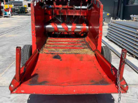 Distributeur de paille pour des logettes Kuhn Primor 20260H stroblazer