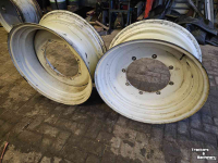 Roues, Pneus, Jantes, Barillets Jumelage  Velgen 13x30. New Holland klasse 4 vooras