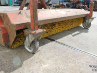 Balayeur Hekamp VM205 hydraulische veegmachine rolbezem met aangebouwde rubberschuif