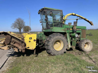 Ensileuse automotrice John Deere 5830