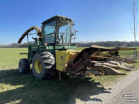 Ensileuse automotrice John Deere 5830