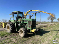 Ensileuse automotrice John Deere 5830