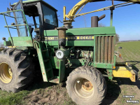Ensileuse automotrice John Deere 5830