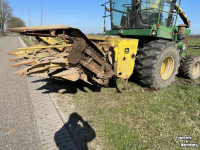 Ensileuse automotrice John Deere 5830