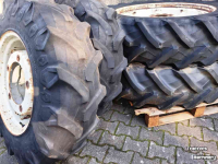 Roues, Pneus, Jantes, Barillets Jumelage Pirelli 13.6-R24 en 14.9/R38