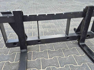 Chargeur frontal  Palletvork vorkenbord lepelbord met euro aansluiting Balenprikker.