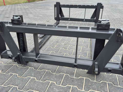 Chargeur frontal  Palletvork vorkenbord lepelbord met euro aansluiting Balenprikker.
