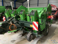 Planteuse de pommes de terre Miedema CP42 bekerpootmachine  | getrokken | aanaardkap | dewulf