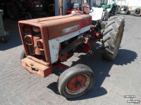 Tracteur pour vignes et vergers International 423