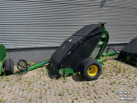 Balayeur John Deere TC125