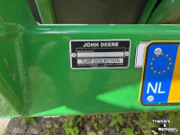 Balayeur John Deere TC125