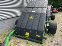 Balayeur John Deere TC125