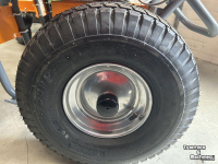 Épandeur de sciure pour des logettes Flingk SE 250 instrooier 3e wiel en gr w