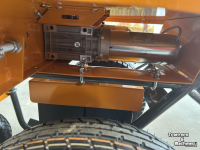 Épandeur de sciure pour des logettes Flingk SE 250 instrooier 3e wiel en gr w