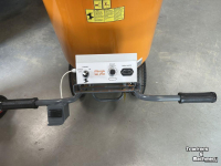 Épandeur de sciure pour des logettes Flingk SE 250 instrooier 3e wiel en gr w
