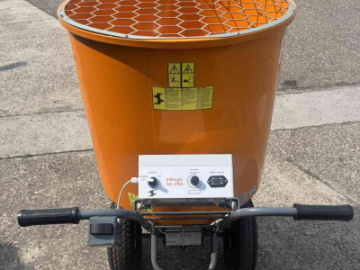 Épandeur de sciure pour des logettes Flingk SE250