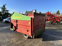 Distributeur de fourrage en bloc Strautmann BVW