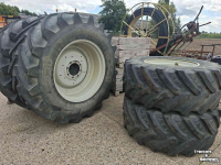 Roues, Pneus, Jantes, Barillets Jumelage BKT 650/65R38 540/65R28 op Valtra velgen