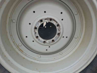 Roues, Pneus, Jantes, Barillets Jumelage BKT 650/65R38 540/65R28 op Valtra velgen
