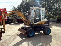 Mini pelleteuse Komatsu PW 30 Bandenkraan