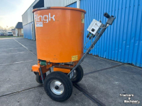 Épandeur de sciure pour des logettes Flingk SE 250 BOXINSTROOIER
