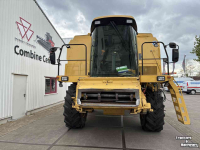 Moissonneuse batteuse New Holland TX66