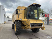 Moissonneuse batteuse New Holland TX66