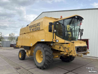 Moissonneuse batteuse New Holland TX66