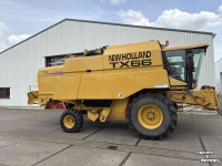Moissonneuse batteuse New Holland TX66