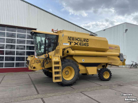 Moissonneuse batteuse New Holland TX66