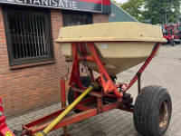Distributeur d‘engrais Vicon Kunstmeststrooier, onderstel, banden, diversen