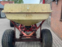 Distributeur d‘engrais Vicon Kunstmeststrooier, onderstel, banden, diversen