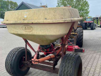 Distributeur d‘engrais Vicon Kunstmeststrooier, onderstel, banden, diversen