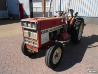 Tracteur pour vignes et vergers International 433 v