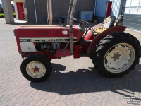 Tracteur pour vignes et vergers International 433 v
