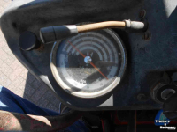 Tracteur pour vignes et vergers International 433 v