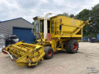 Ensileuse automotrice Hesston Field queen rear dump