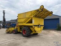 Ensileuse automotrice Hesston Field queen rear dump