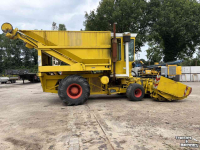 Ensileuse automotrice Hesston Field queen rear dump