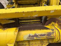 Ensileuse automotrice Hesston Field queen rear dump