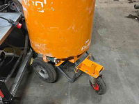Épandeur de sciure pour des logettes Flingk SE 250