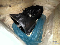 Tracteur New Holland Versnellingsbak  16x16 Electro Command New Holland T5 Electro Command Parts nr:47028713